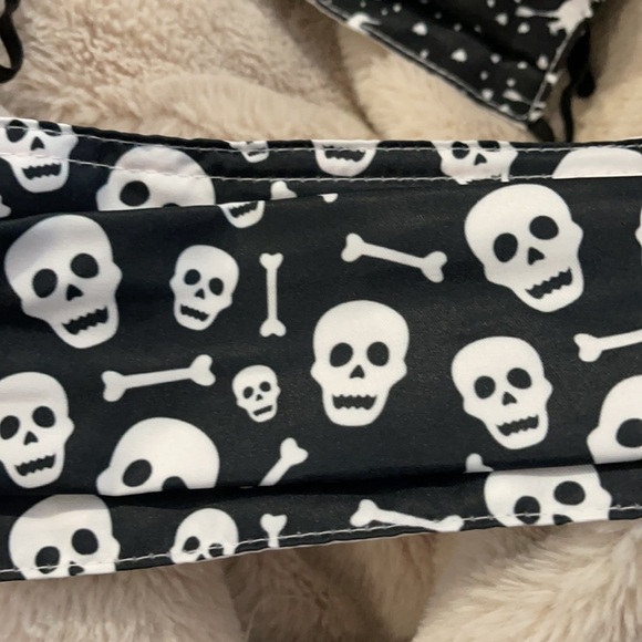 New set/4 Halloween face masks - Picture 3 of 6